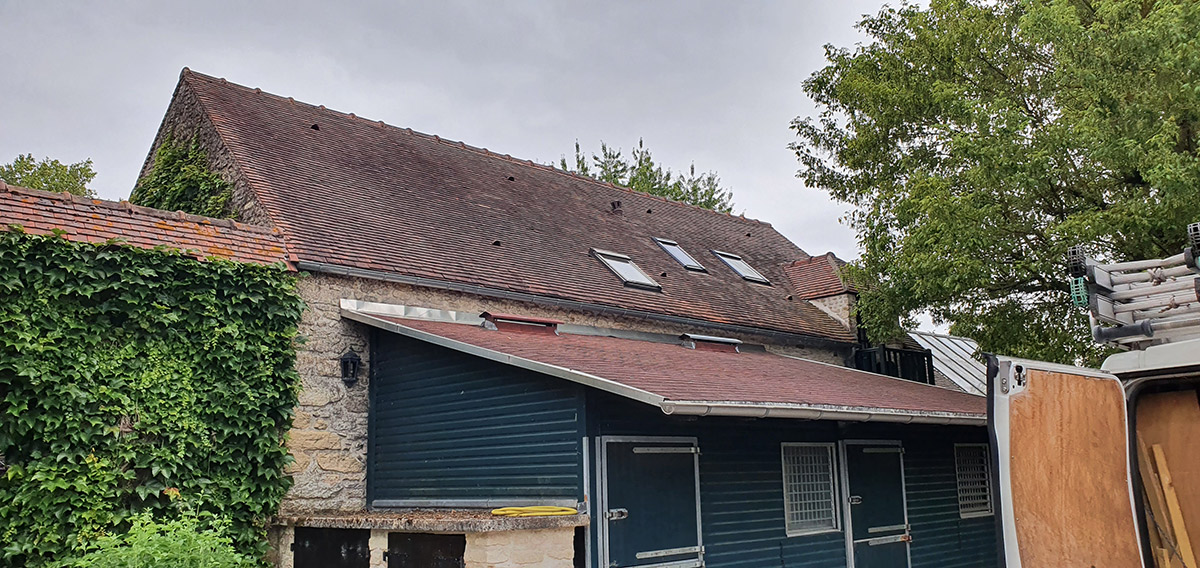 Couverture Mignot votre couvreur dans le Val d'Oise assure le nettoyage de votre toiture 